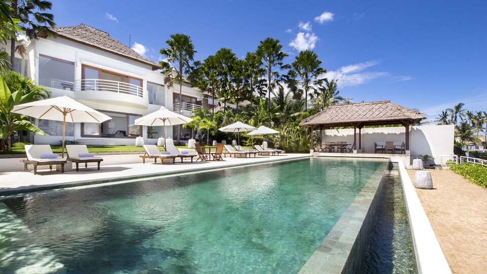 5 Star Villa Lucia – Elegant Oceanfront Living
