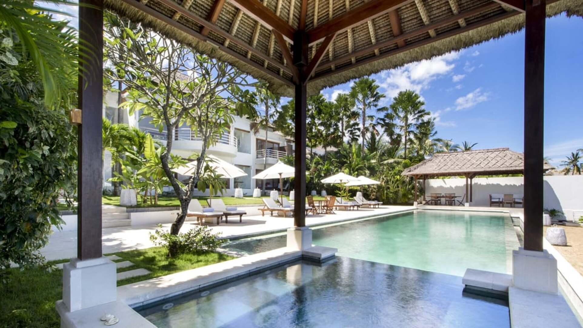 5 Star Villa Lucia – Elegant Oceanfront Living