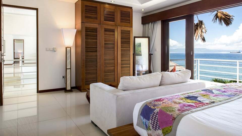 5 Star Villa Lucia – Elegant Oceanfront Living