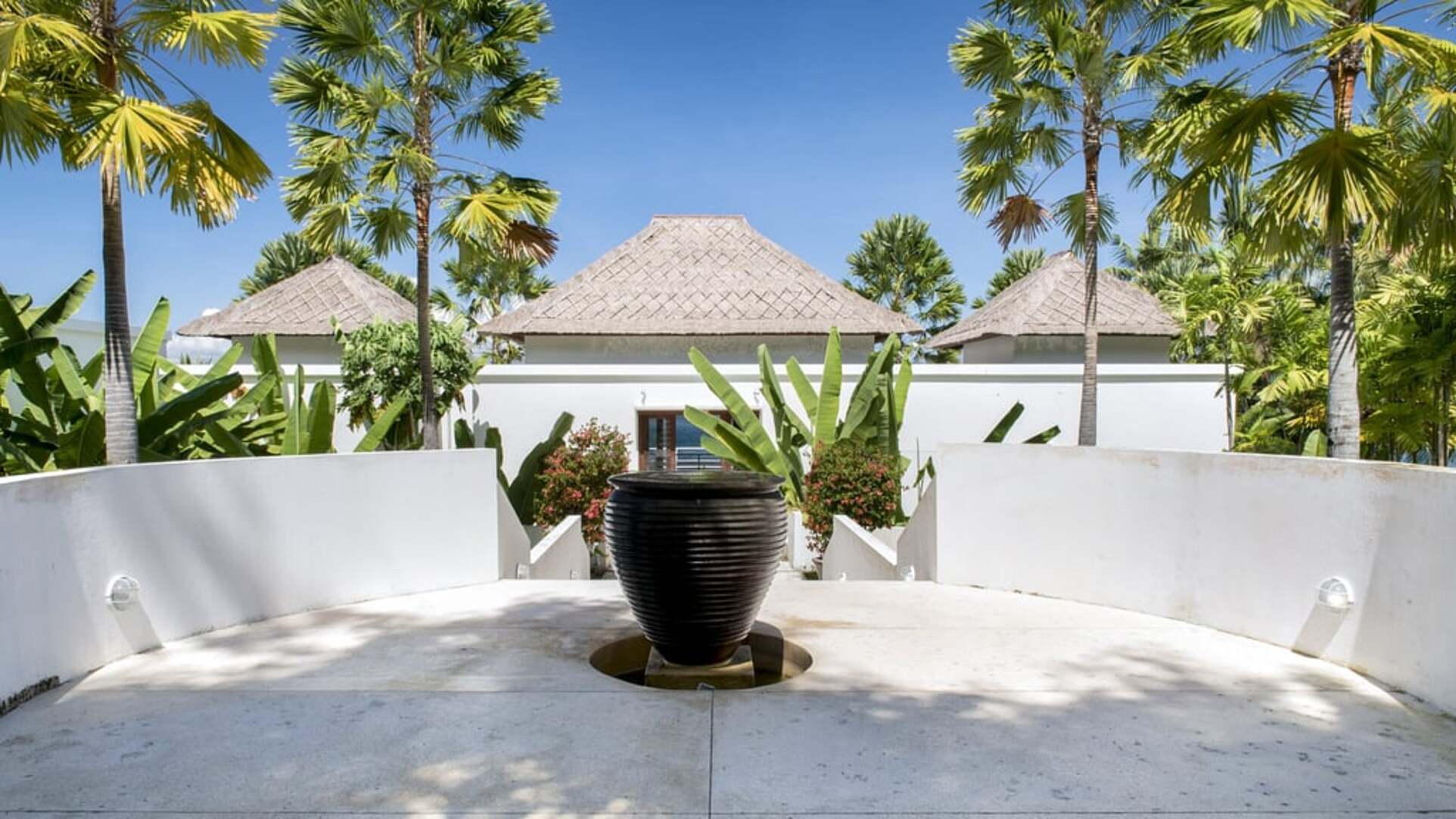 5 Star Villa Lucia – Elegant Oceanfront Living