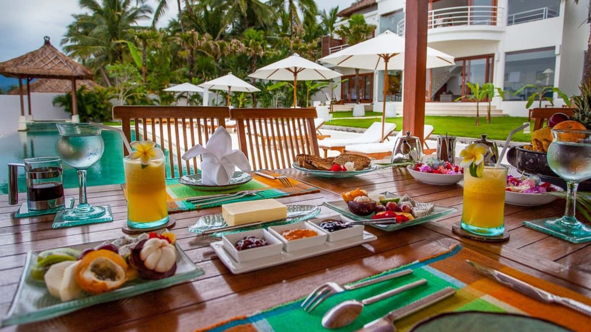 5 Star Villa Lucia – Elegant Oceanfront Living