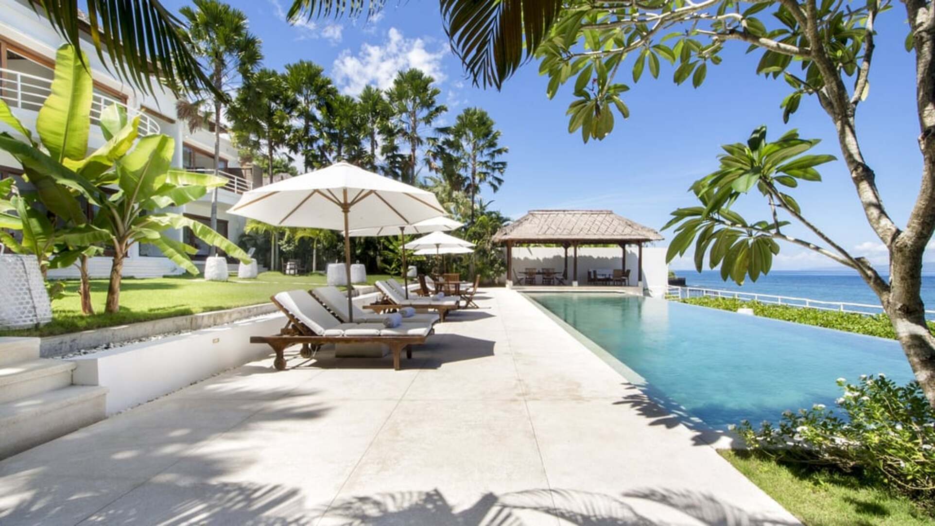 5 Star Villa Lulla – A Luxurious Beachfront Escape in Bali