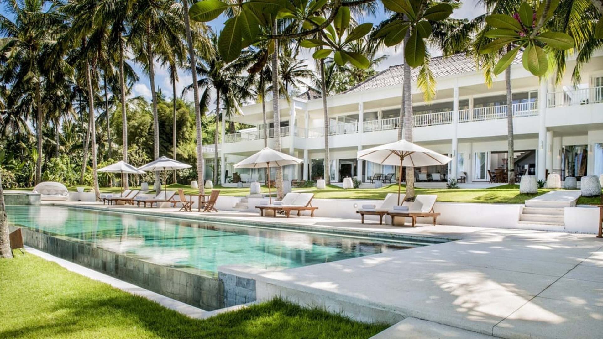 5 Star Villa Lulla – A Luxurious Beachfront Escape in Bali