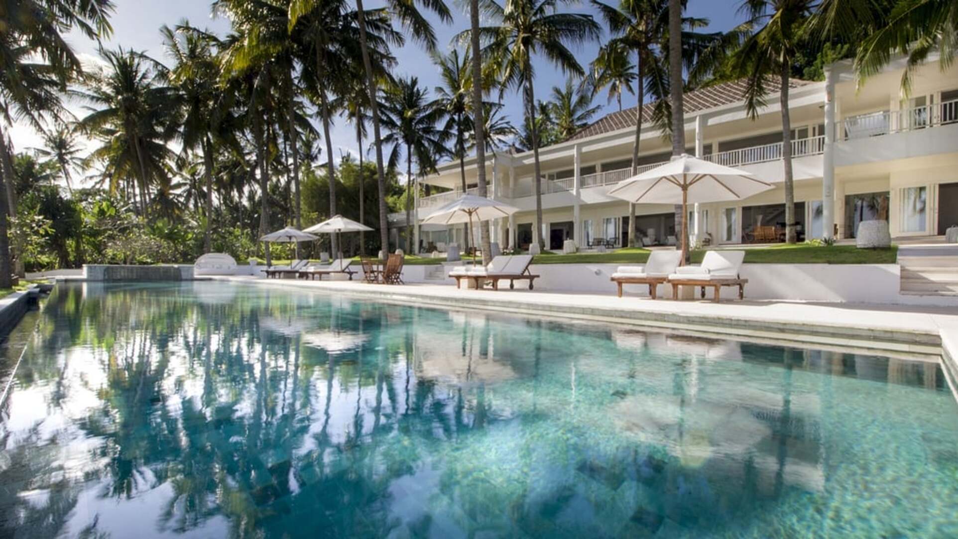 5 Star Villa Lulla – A Luxurious Beachfront Escape in Bali