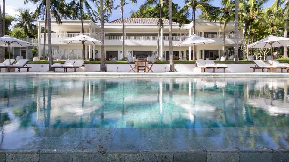 5 Star Villa Lulla – A Luxurious Beachfront Escape in Bali