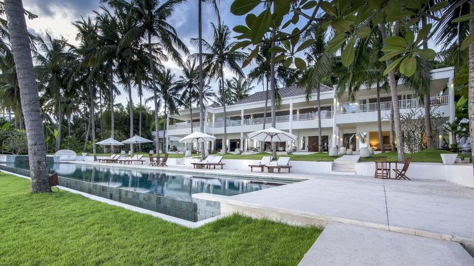 5 Star Villa Lulla – A Luxurious Beachfront Escape in Bali