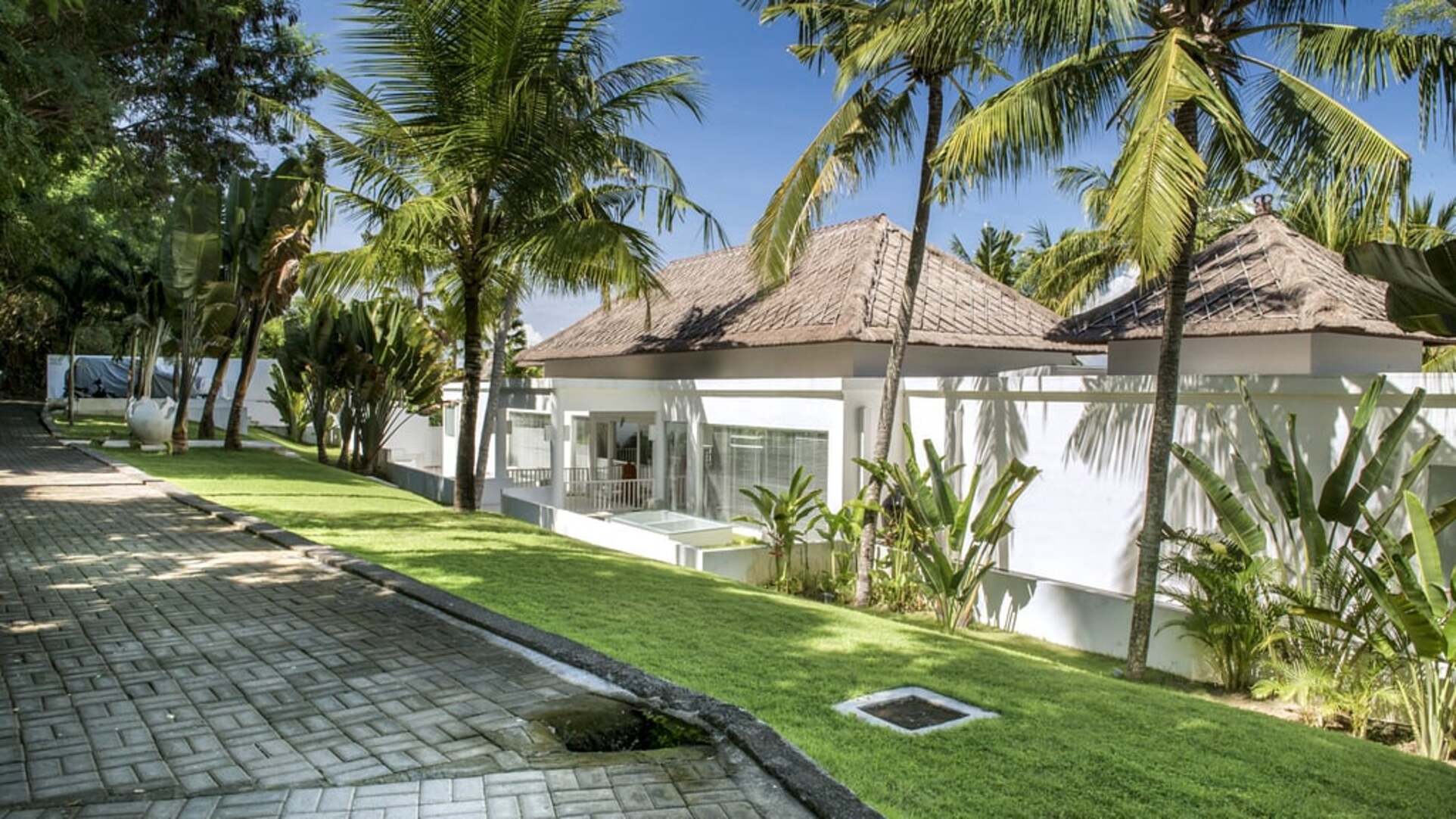 5 Star Villa Lulla – A Luxurious Beachfront Escape in Bali