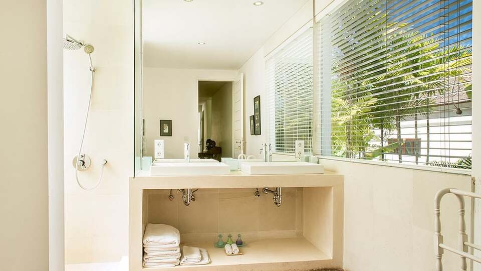 5 Star Villa Lulla – A Luxurious Beachfront Escape in Bali