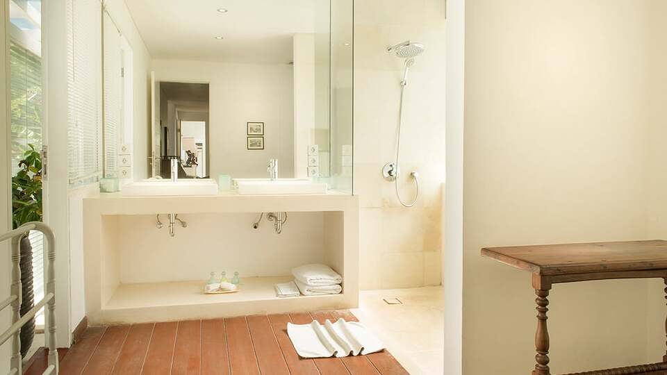 5 Star Villa Lulla – A Luxurious Beachfront Escape in Bali