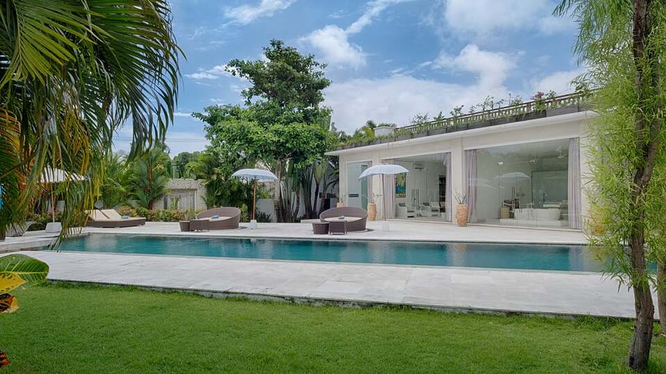 5 Star Villa Putih 1 – An Elegant Pererenan Hideaway