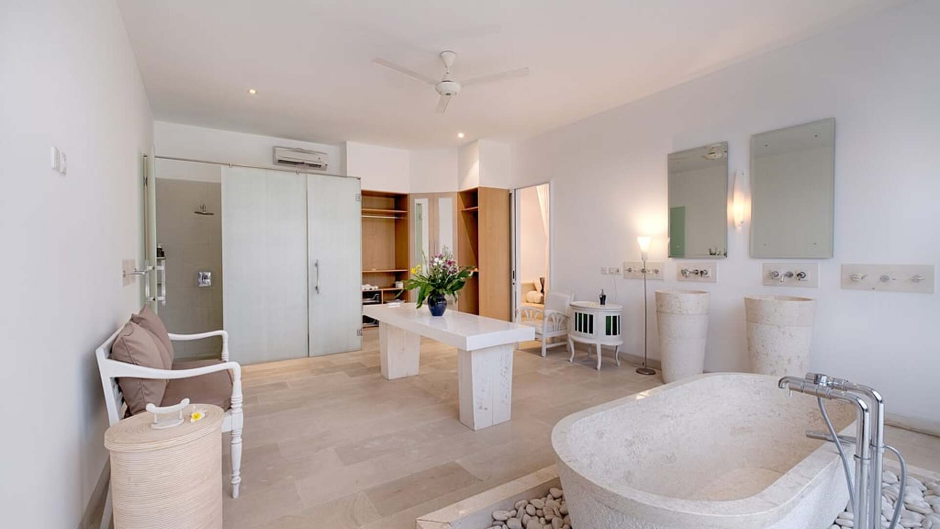 5 Star Villa Putih 1 – An Elegant Pererenan Hideaway