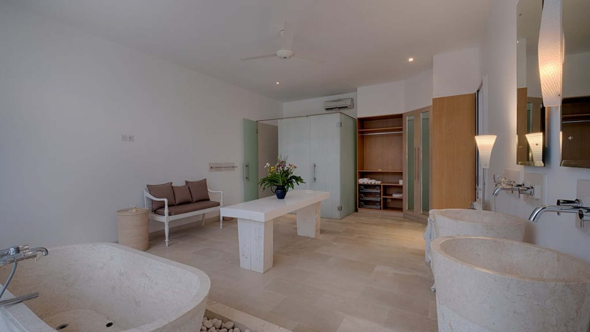 5 Star Villa Putih 1 – An Elegant Pererenan Hideaway