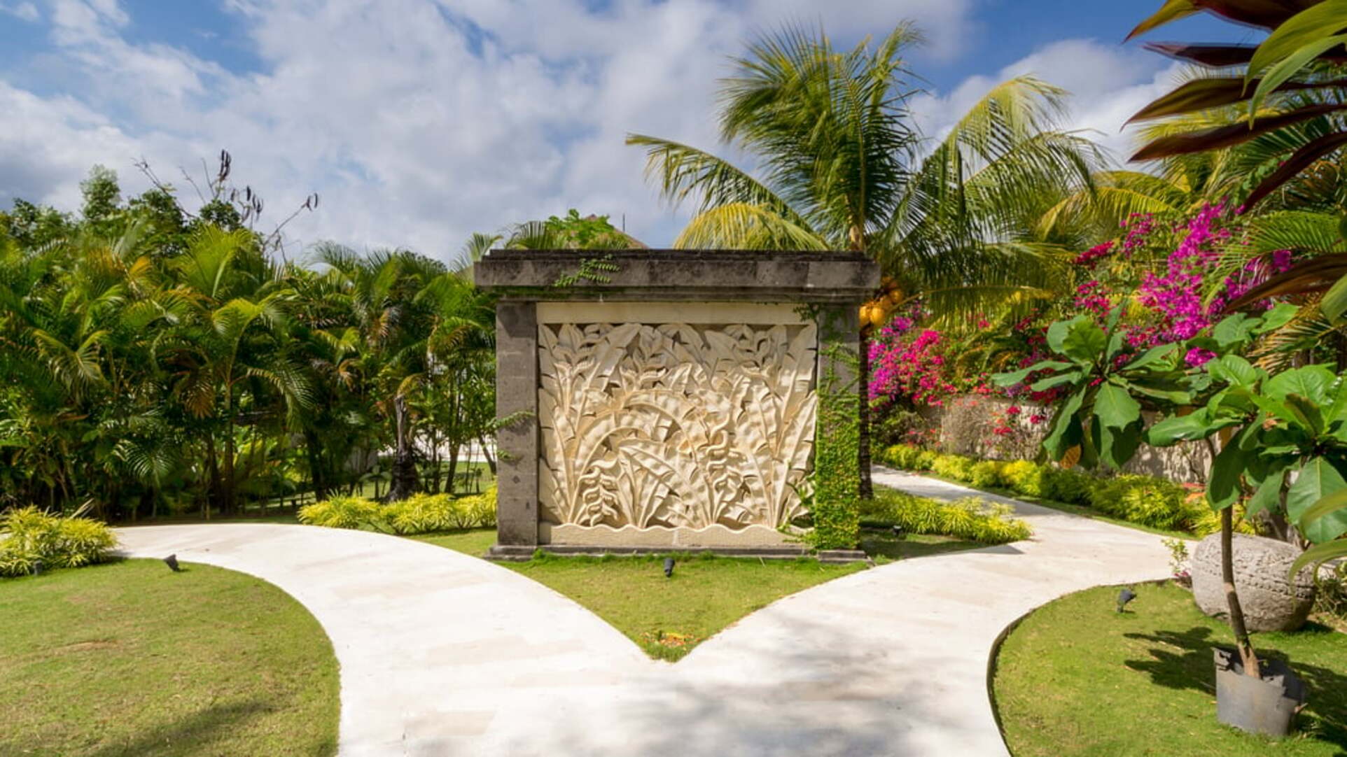 5 Star Villa Khajuraho – Uluwatu Serenity Escape