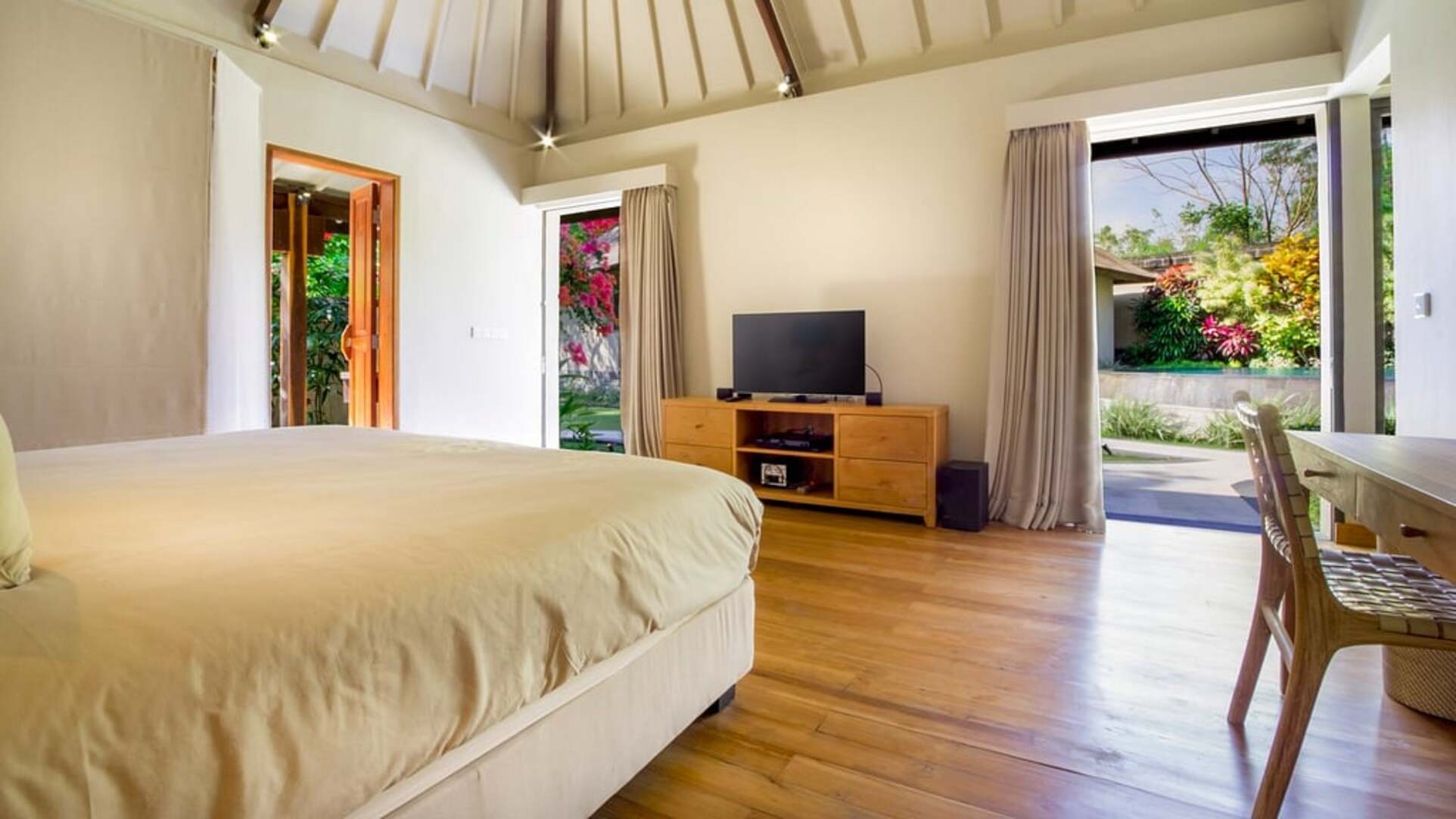 5 Star Akilea Estate – Tropical Grandeur Retreat