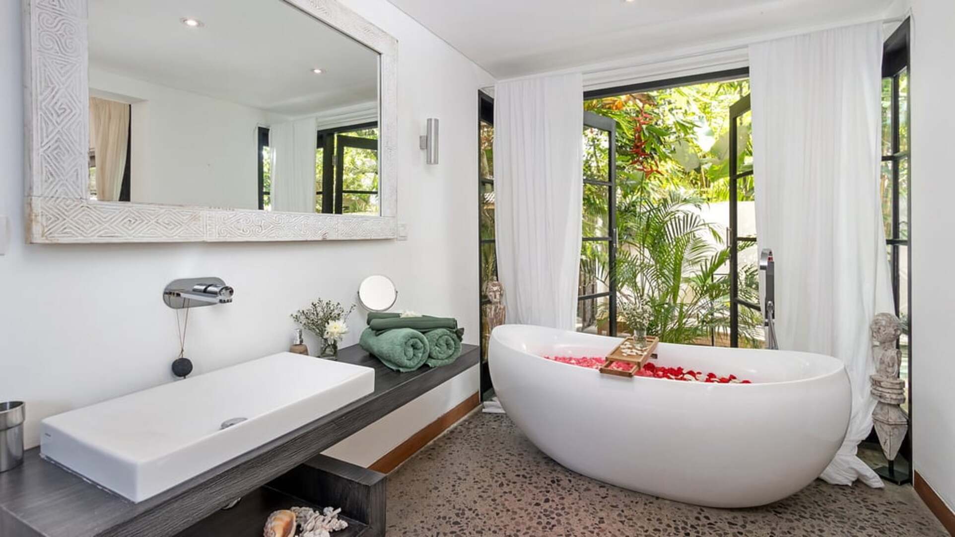 5 Star Villa Lora – Ubud Romance Hideaway