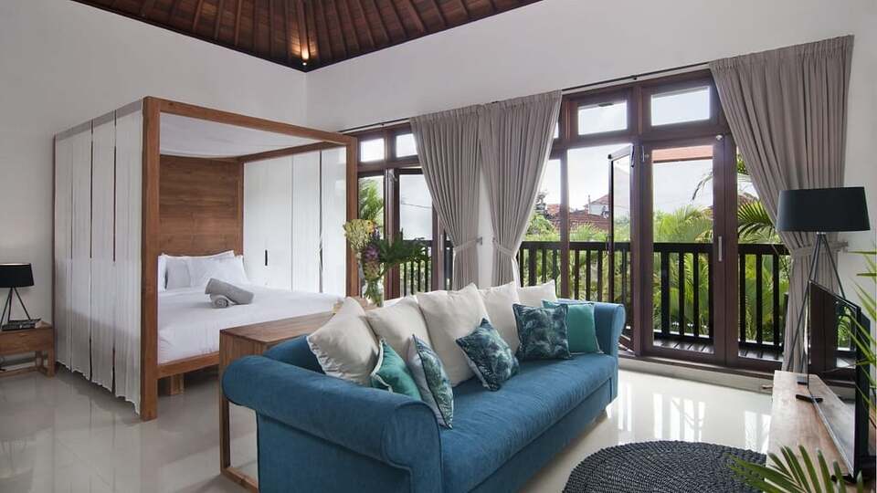 5 Star Minggu Villas – Tropical Group Escape