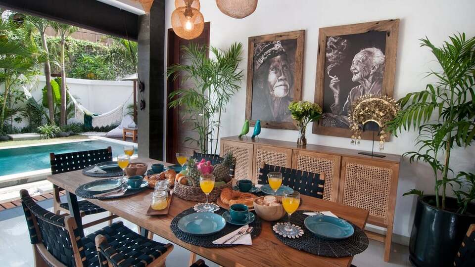 5 Star Minggu Villas – Tropical Group Escape