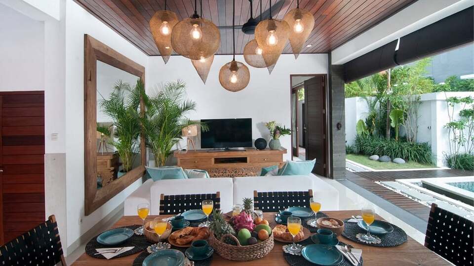 5 Star Minggu Villas – Tropical Group Escape