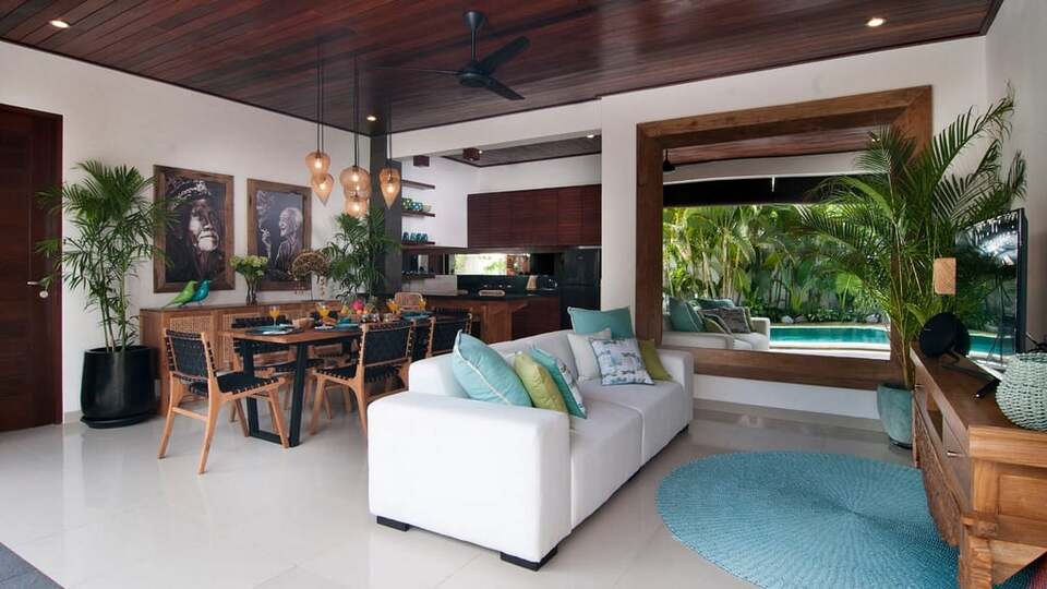 5 Star Minggu Villas – Tropical Group Escape