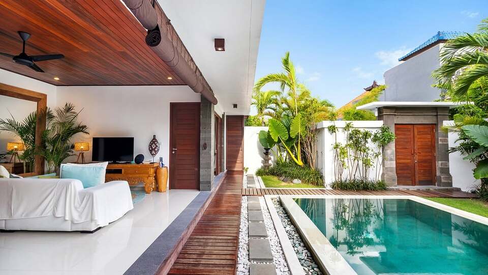 5 Star Minggu Villas – Tropical Group Escape