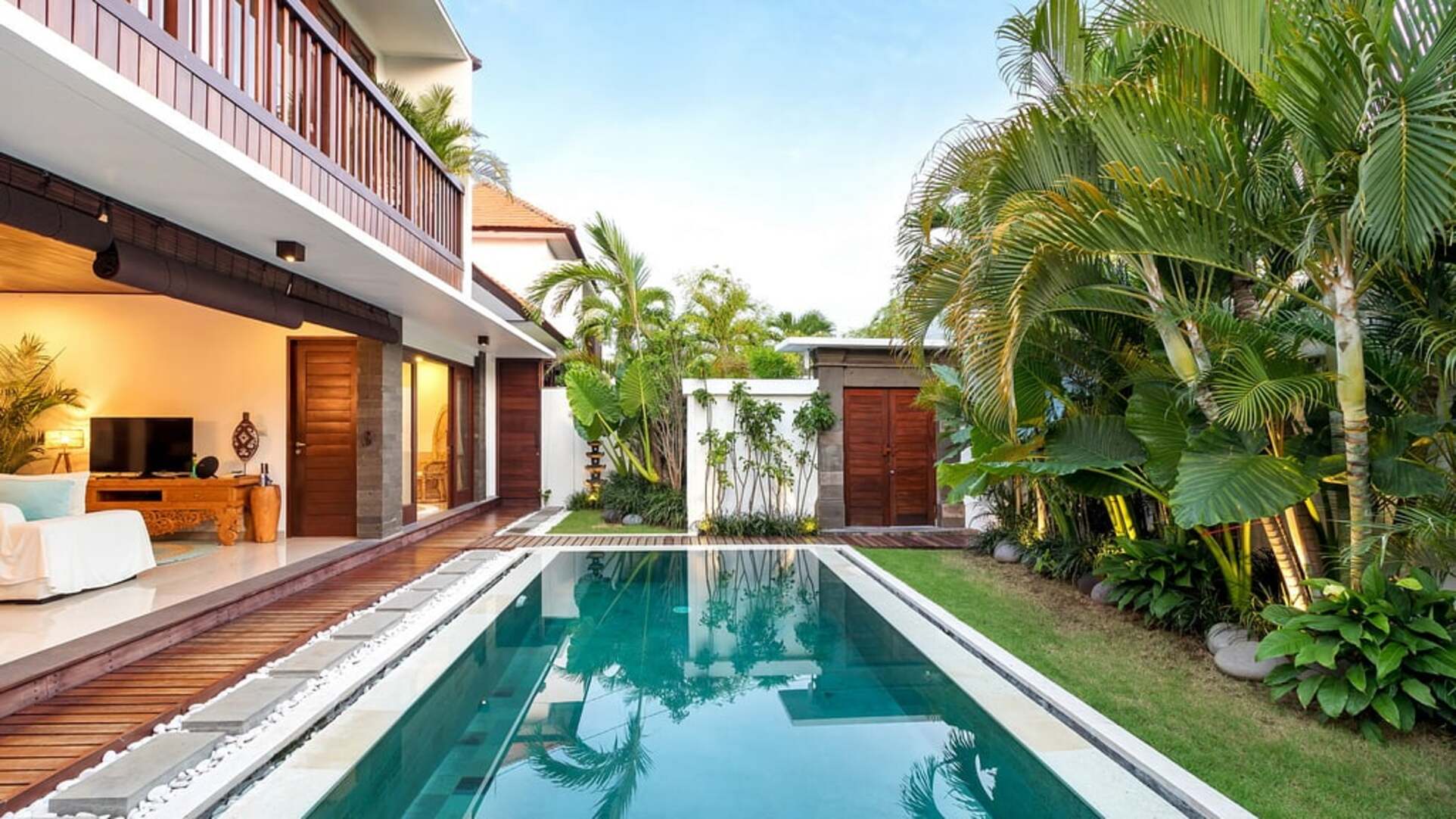 5 Star Minggu Villas – Tropical Group Escape