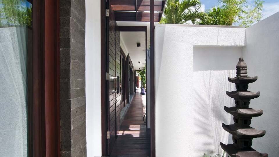 5 Star Minggu Villas – Tropical Group Escape