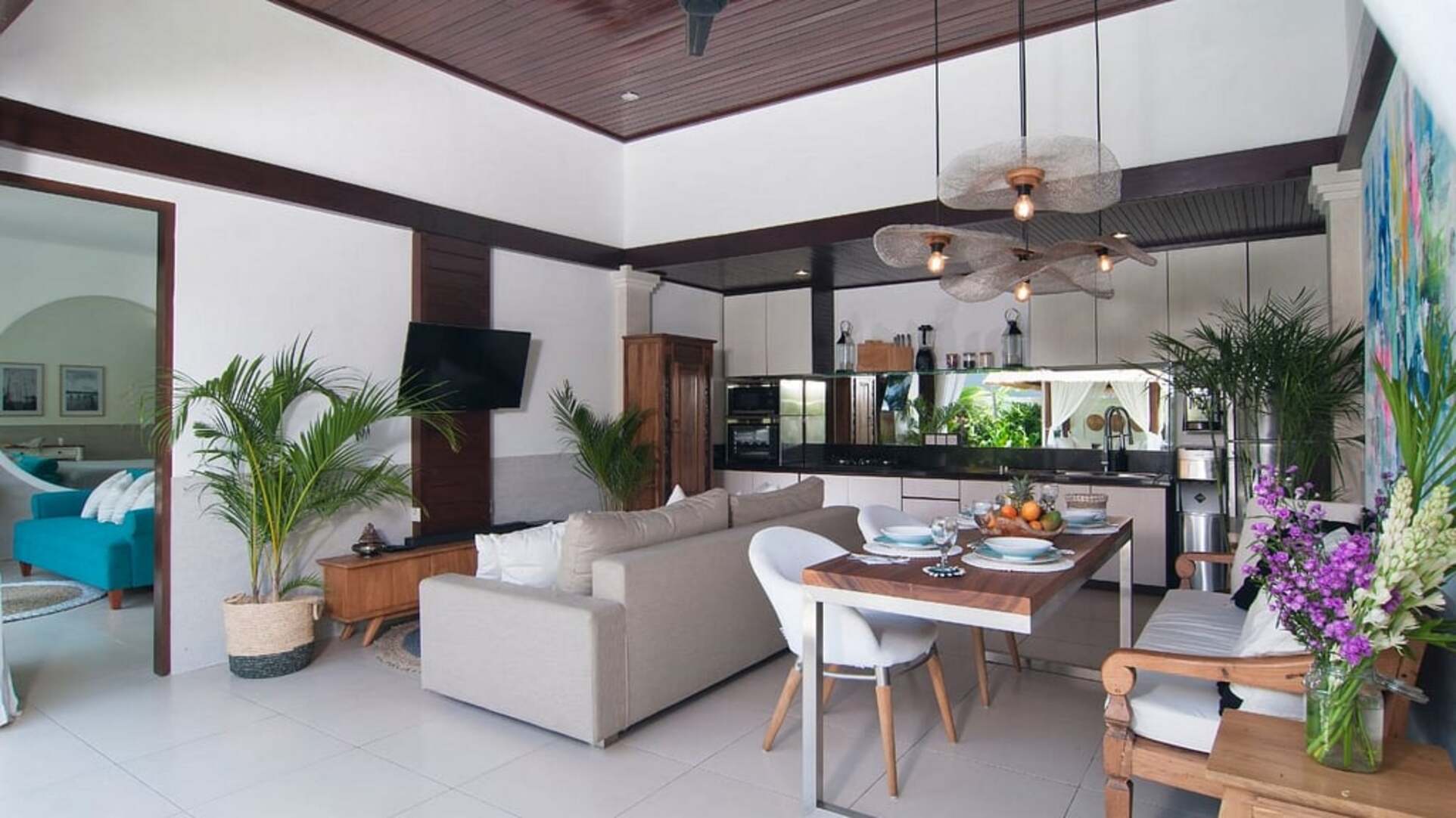 5 Star Minggu Villas – Tropical Group Escape