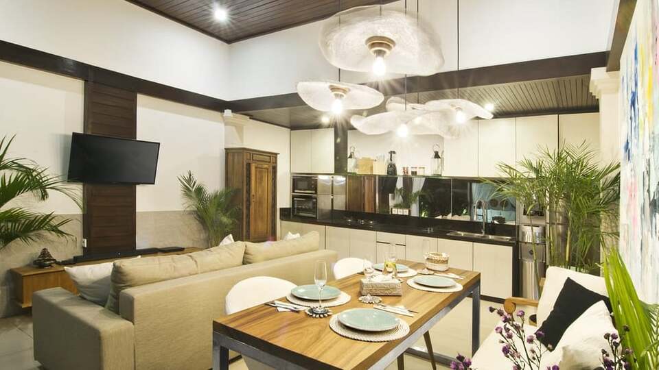 5 Star Minggu Villas – Tropical Group Escape