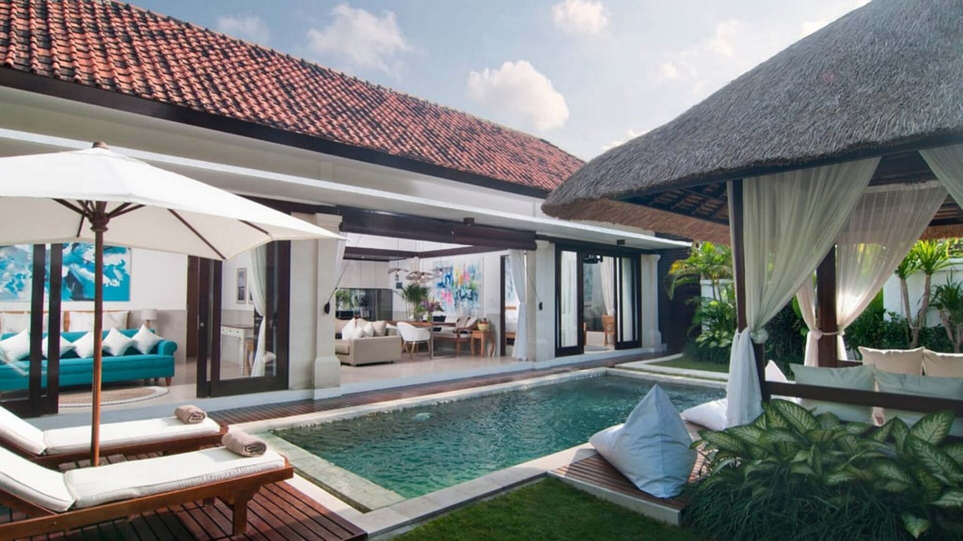 5 Star Minggu Villas – Tropical Group Escape