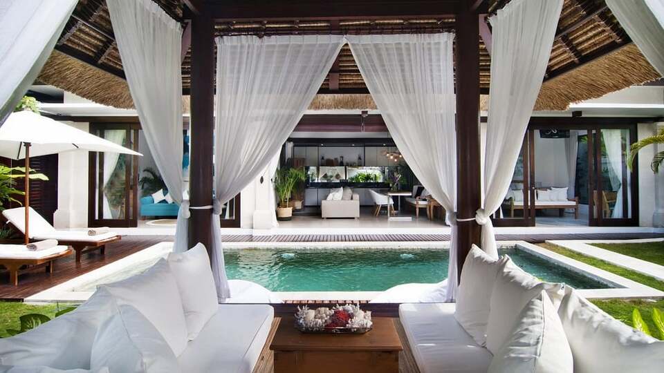 5 Star Minggu Villas – Tropical Group Escape