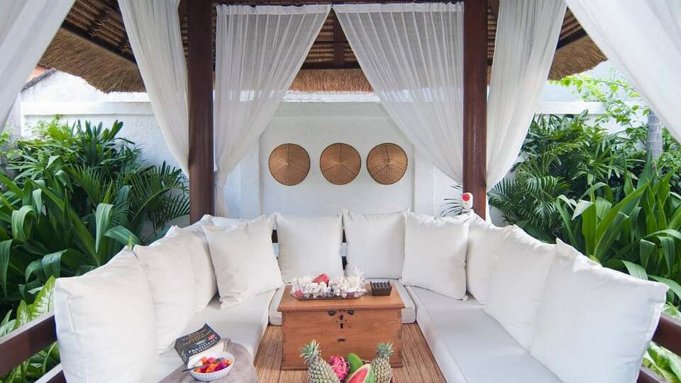 5 Star Minggu Villas – Tropical Group Escape