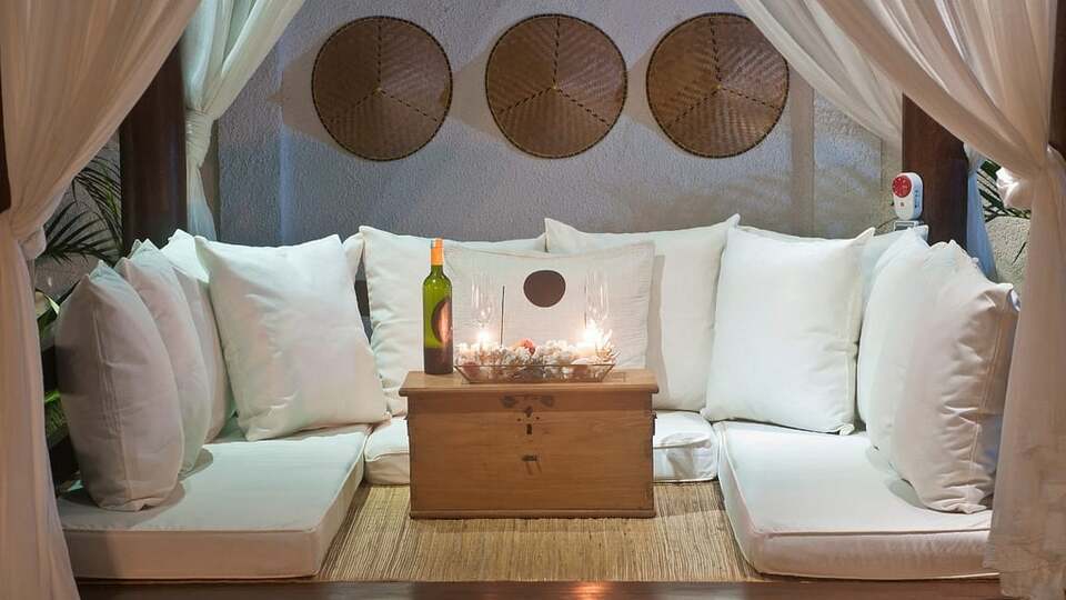 5 Star Minggu Villas – Tropical Group Escape