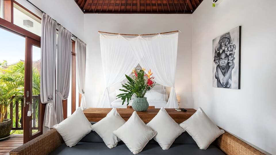 5 Star Minggu Villas – Tropical Group Escape