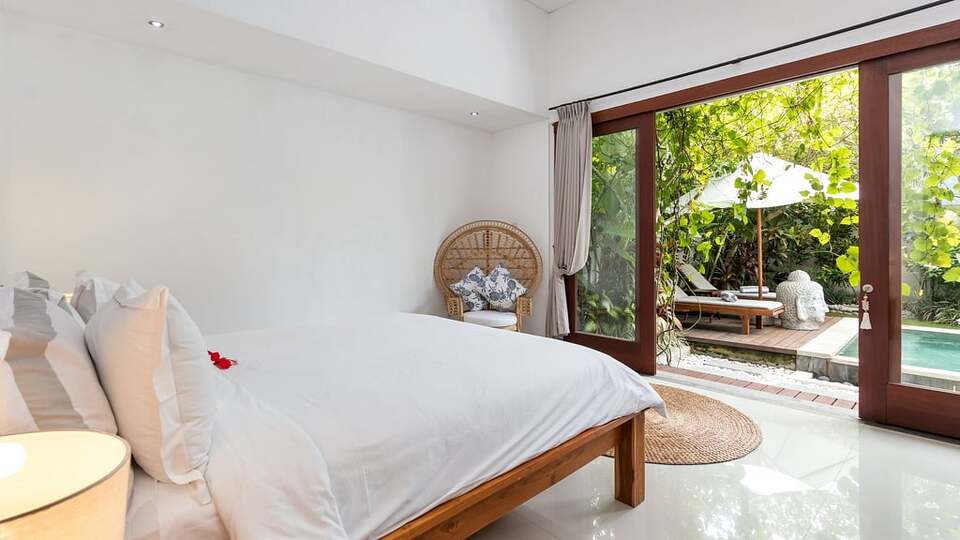 5 Star Minggu Villas – Tropical Group Escape