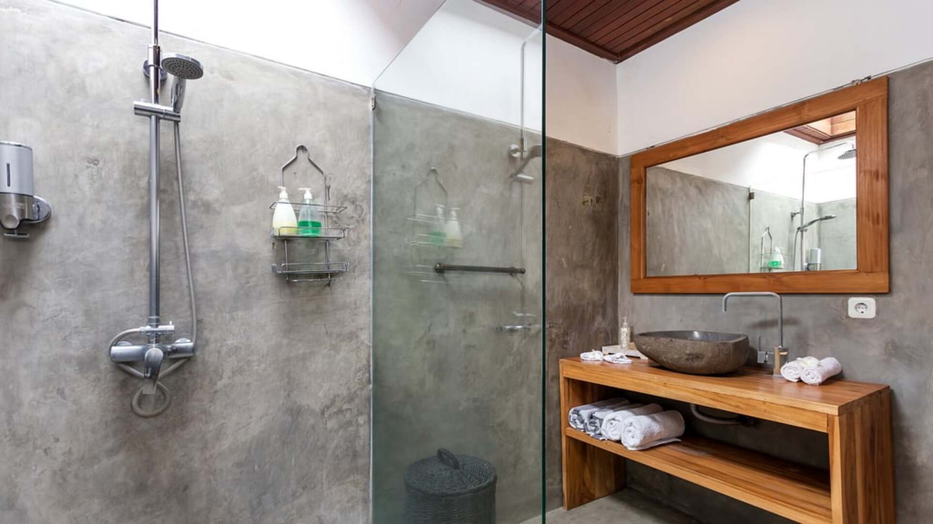 5 Star Minggu Villas – Tropical Group Escape