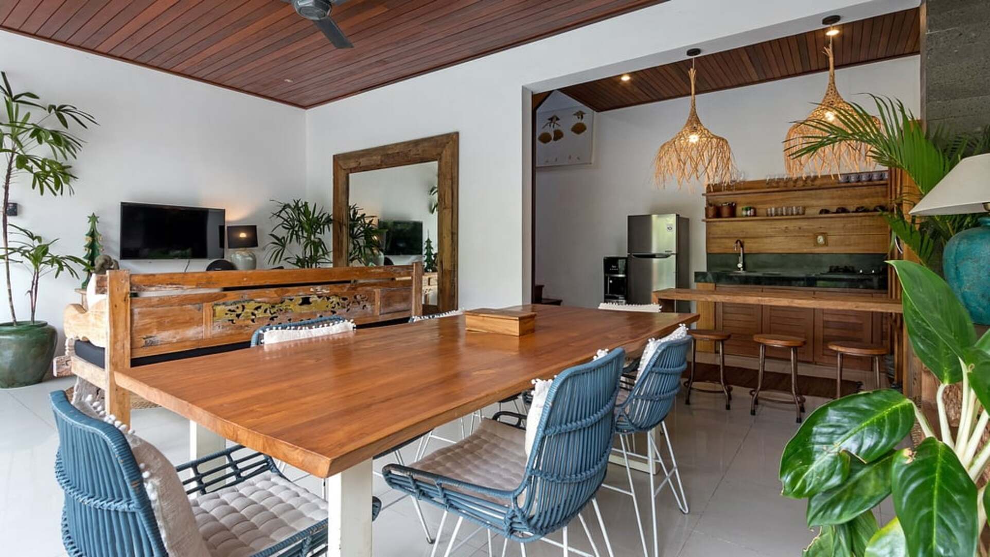 5 Star Minggu Villas – Tropical Group Escape