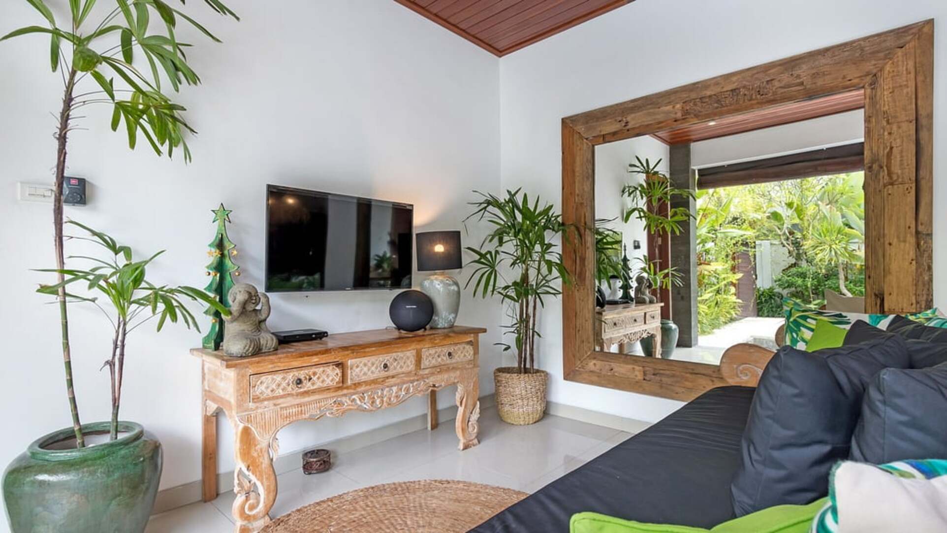 5 Star Minggu Villas – Tropical Group Escape