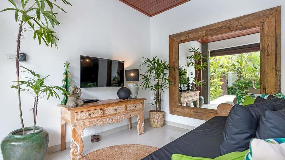 5 Star Minggu Villas – Tropical Group Escape