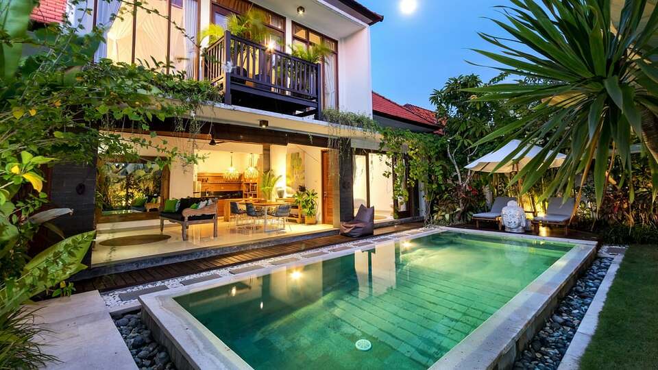 5 Star Minggu Villas – Tropical Group Escape