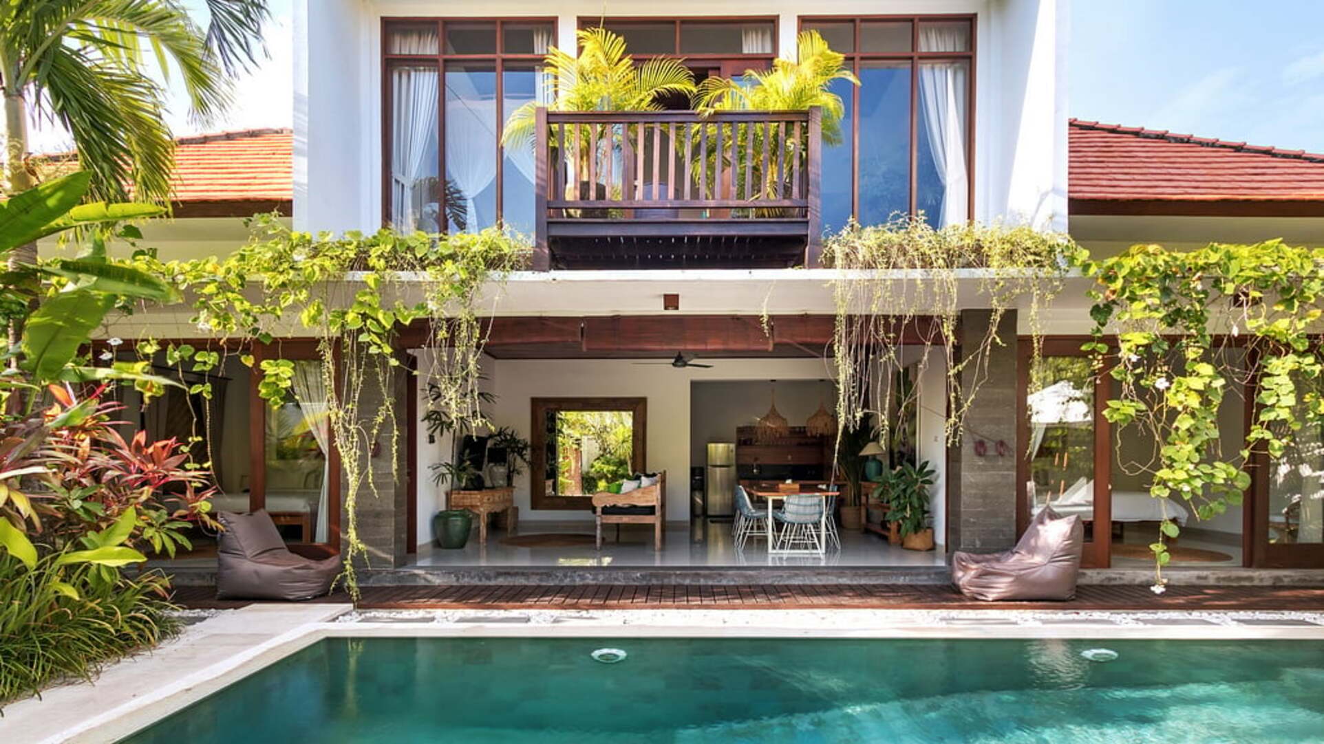 5 Star Minggu Villas – Tropical Group Escape