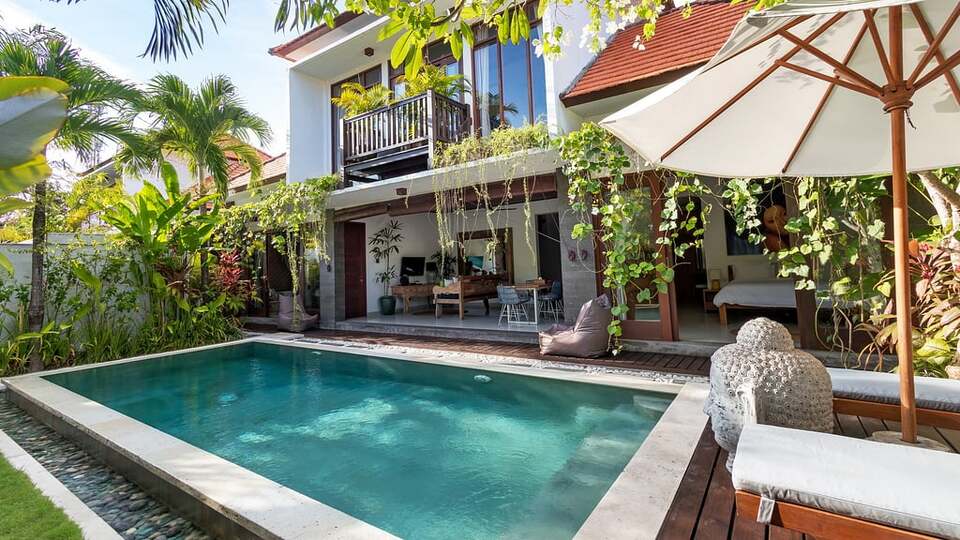5 Star Minggu Villas – Tropical Group Escape