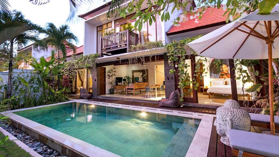 5 Star Minggu Villas – Tropical Group Escape