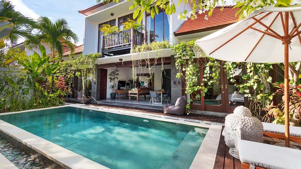 5 Star Minggu Villas – Tropical Group Escape