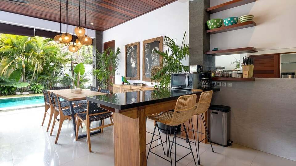 5 Star Minggu Villas – Tropical Group Escape