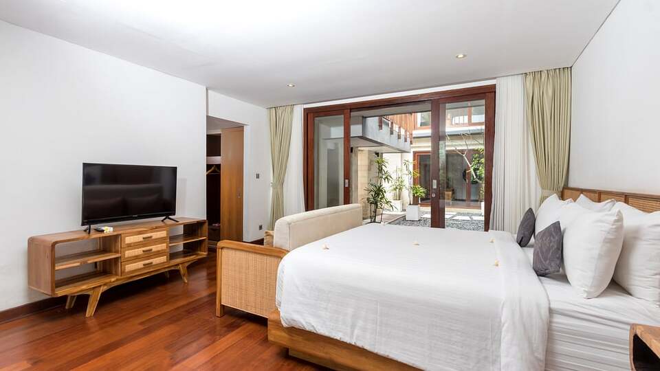5 Star The Chand’s Three – Oceanfront Balinese Escape