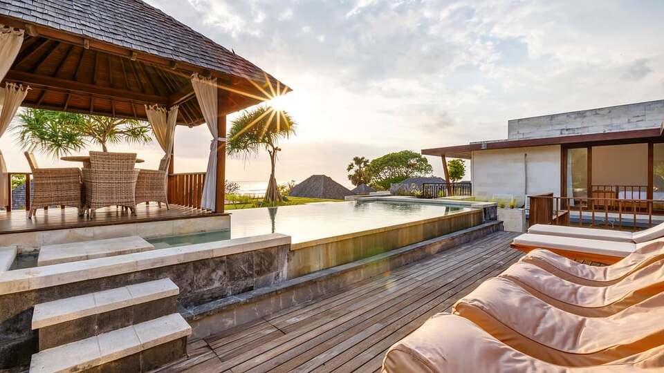5 Star The Chand’s Three – Oceanfront Balinese Escape