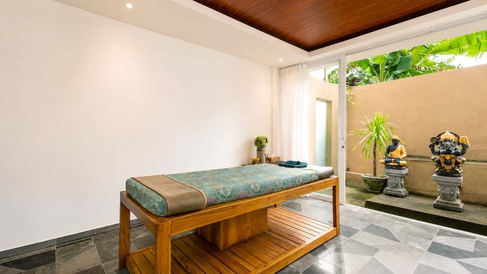 5 Star The Chand’s Three – Oceanfront Balinese Escape