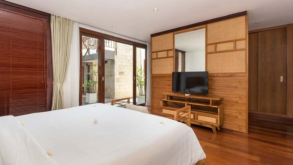5 Star The Chand’s Three – Oceanfront Balinese Escape
