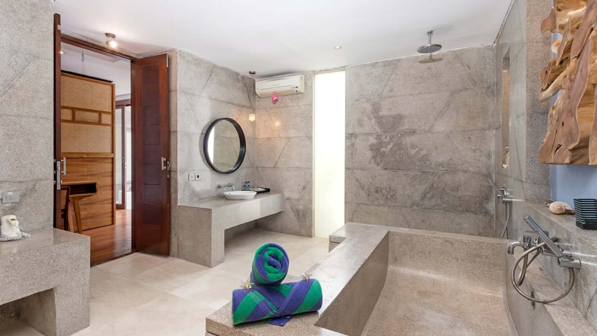 5 Star The Chand’s Three – Oceanfront Balinese Escape