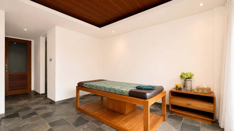 5 Star The Chand’s Three – Oceanfront Balinese Escape